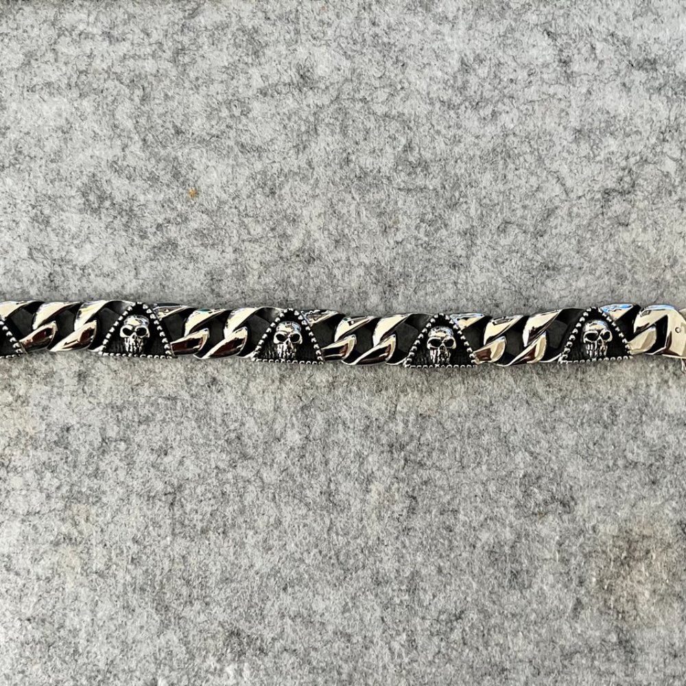 SS and BLACK SKULL 8.5" Bracelet
